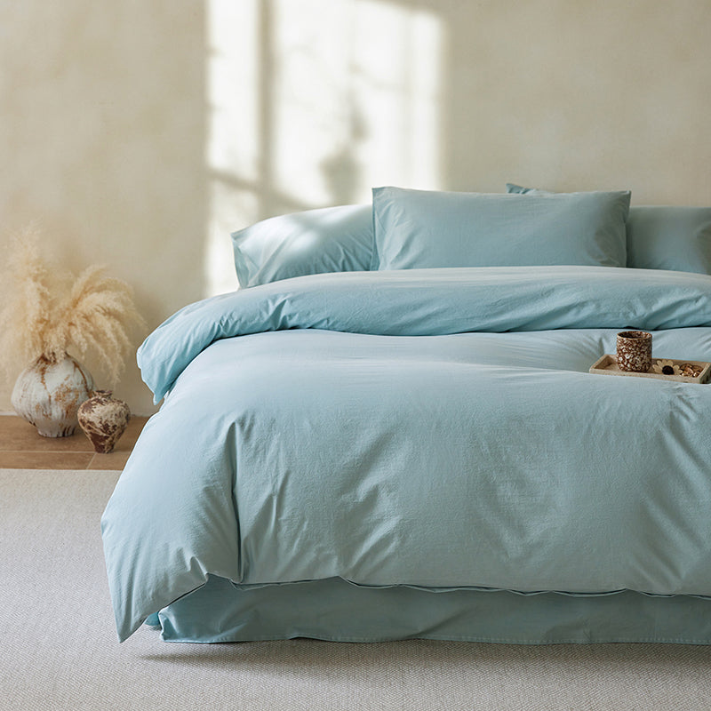 Soft-Touch Cotton Solid Dyed Fabric for Duvet Covers – solid color and fabric surface detail