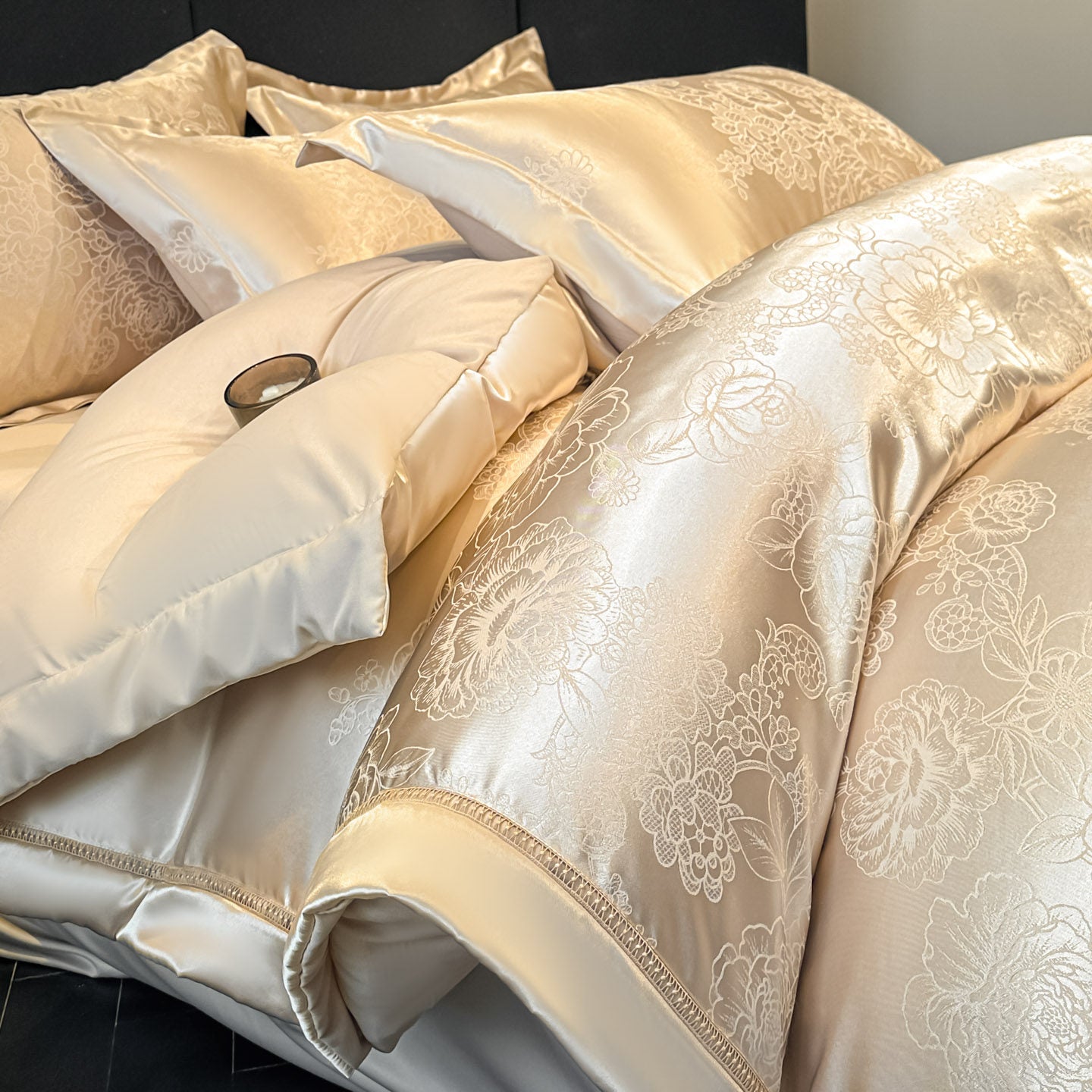 Floral 100% Cotton Jacquard Fabric for Elegant Bedding – jacquard texture and application detail