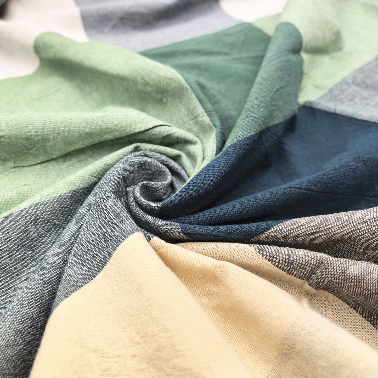 Colorful 100% Cotton Washed Printed Fabric for Bed Sheets – washed cotton surface and pattern detail